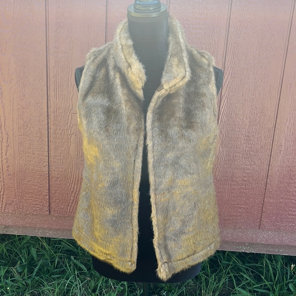 Capelli faux fur vest- brown. Size small.